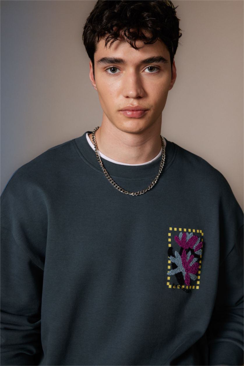 MAN Dark Green Comfort Fit Crew Neck Printed Premium Sweatshirt