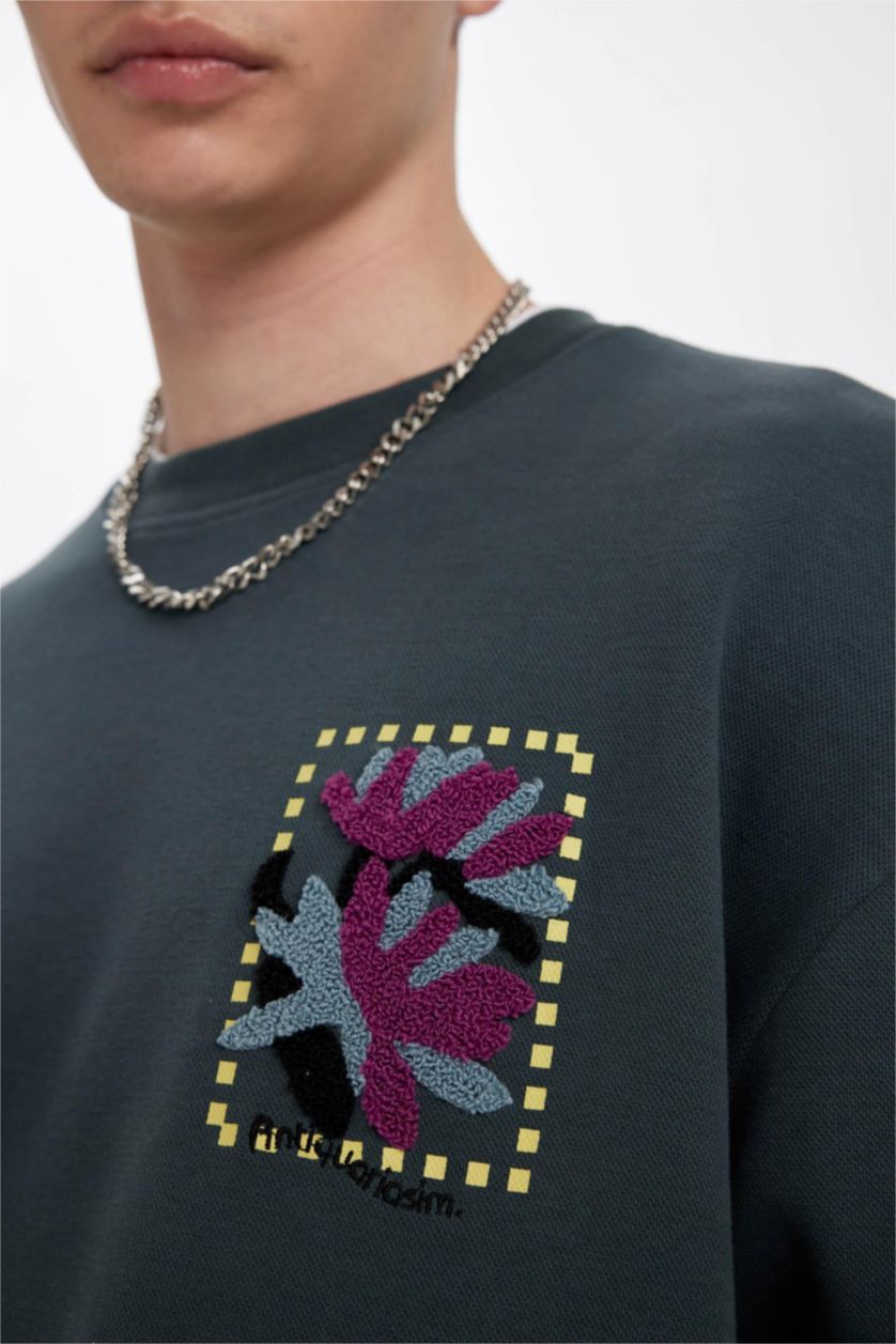 MAN Dark Green Comfort Fit Crew Neck Printed Premium Sweatshirt