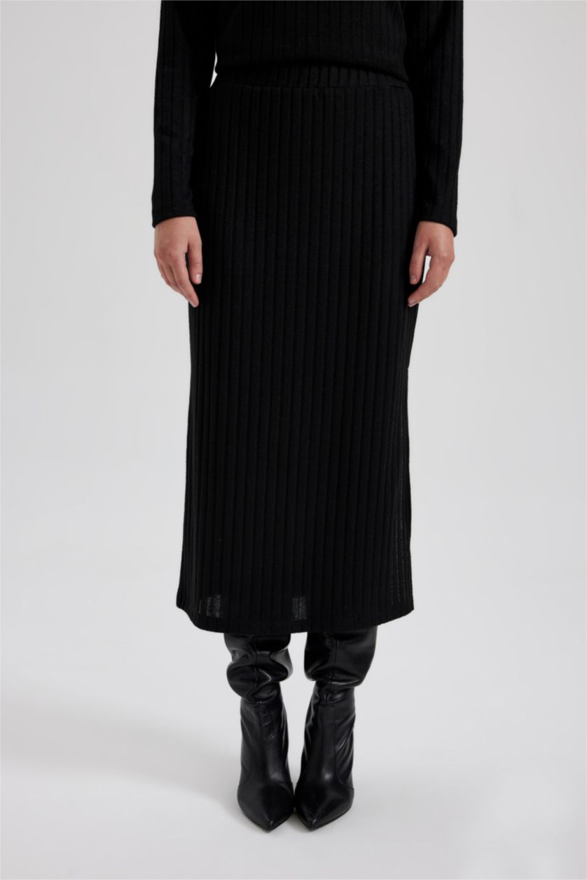 Kadın Siyah Straight Fit Normal Yırtmaçlı Bel Fitilli Kaşkorse Midi Etek