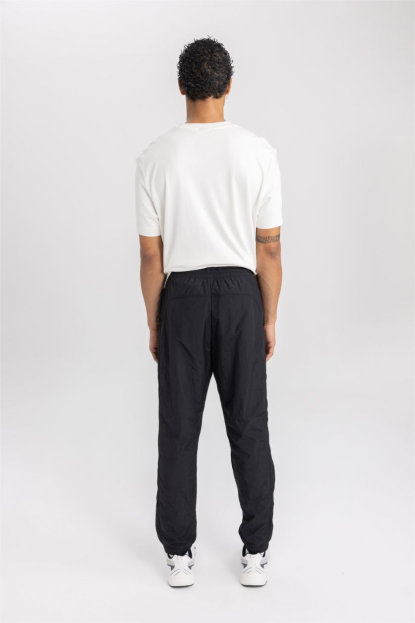 رجال أسود Standard Fit Woven Jogger
