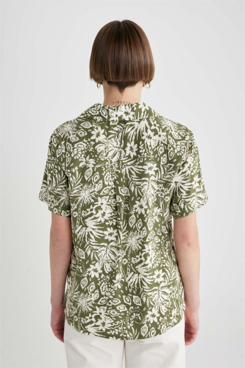 حريمي أخضر قميص بولو نص كم قصة عادية