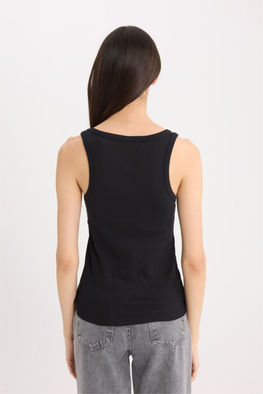 Woman Black Slim Fit Camisole Round Collar Tank Top