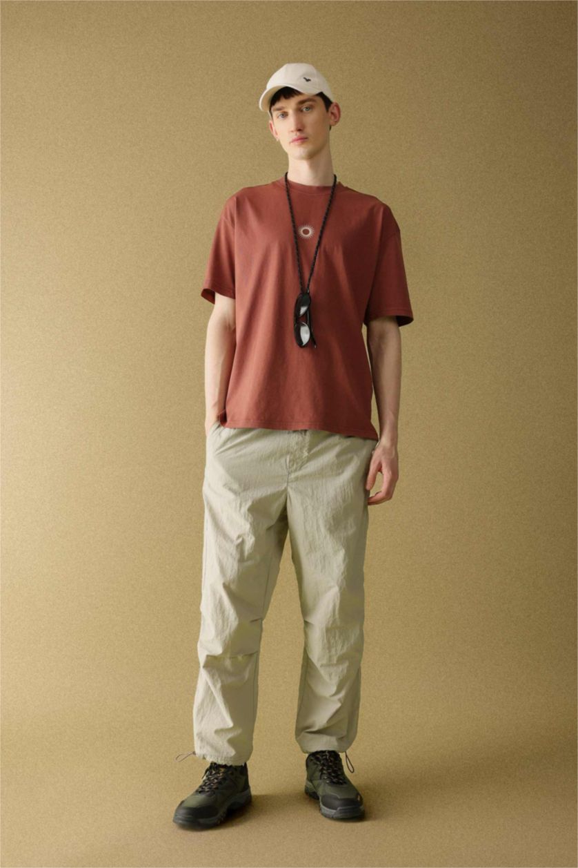 Erkek Açık Kahve Oversize Geniş Kalıp Bisiklet Yaka Sırt Baskılı Kısa Kollu Tişört