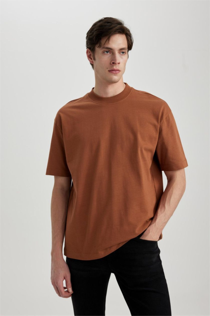 رجال بني فاتح تيشيرت نص كم واسع برقبة مستديرة