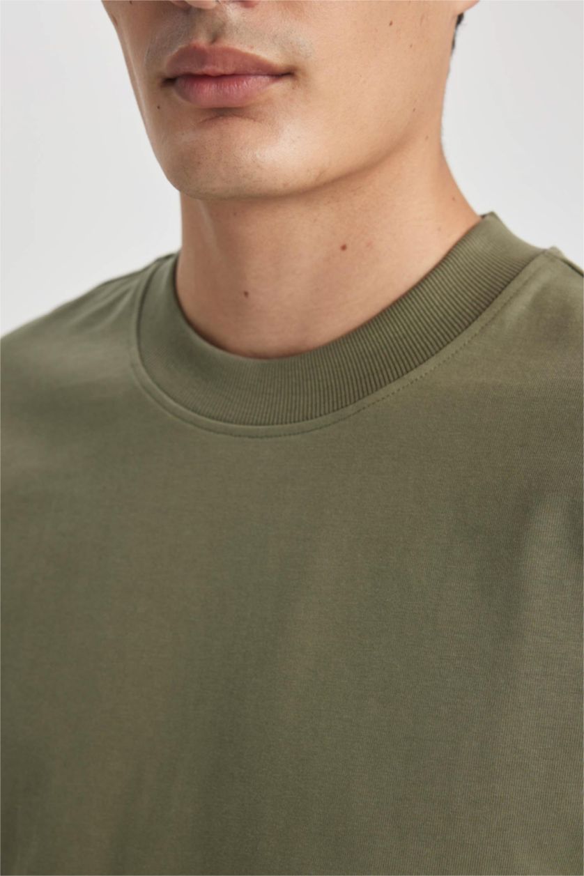 رجال كاكي فاتح تي شيرت سادة نص ردن اوفر سايز بياخة مستديرة