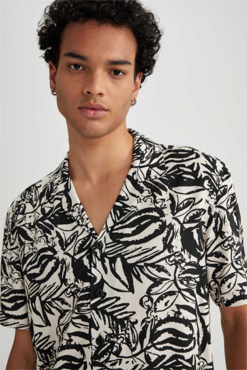 Erkek Ekru Regular Fit Apaş Yaka Desenli Viskon Kısa Kollu Gömlek