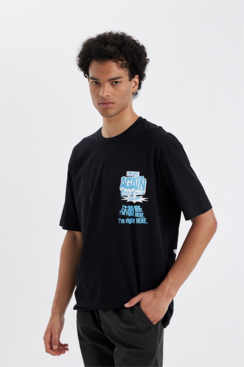 Erkek Siyah %100 Pamuk Comfort Regular Fit Rahat Kesim Bisiklet Yaka Sırt Baskılı Kısa Kollu Tişört