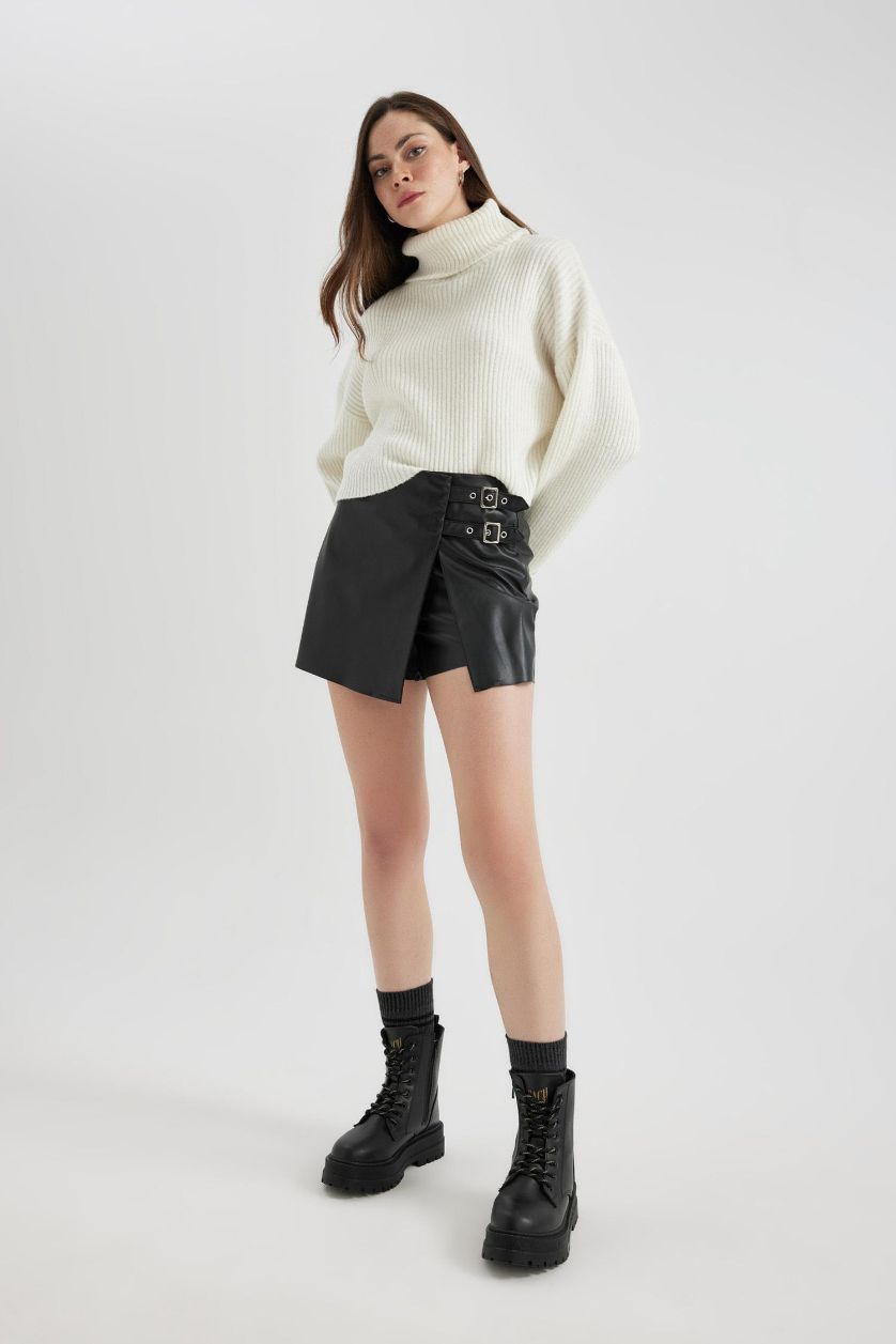 WOMAN Black Regular Fit Faux Leather Normal Waist Short