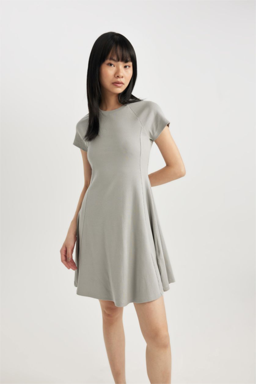 FEMME Gris Clair Mini Robe côtelée à manches courtes et col rond