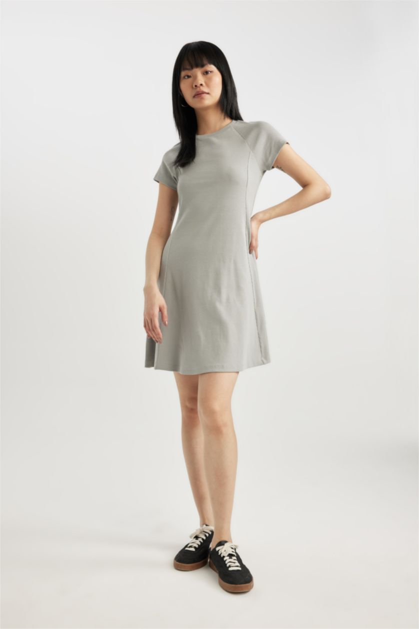 FEMME Gris Clair Mini Robe côtelée à manches courtes et col rond