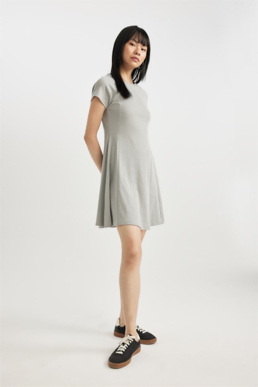 FEMME Gris Clair Mini Robe côtelée à manches courtes et col rond