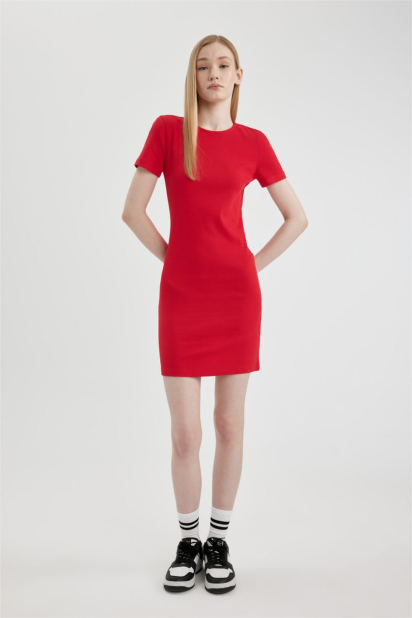 FEMME Rouge Robe courte moulante côtelée à manches courtes et col rond
