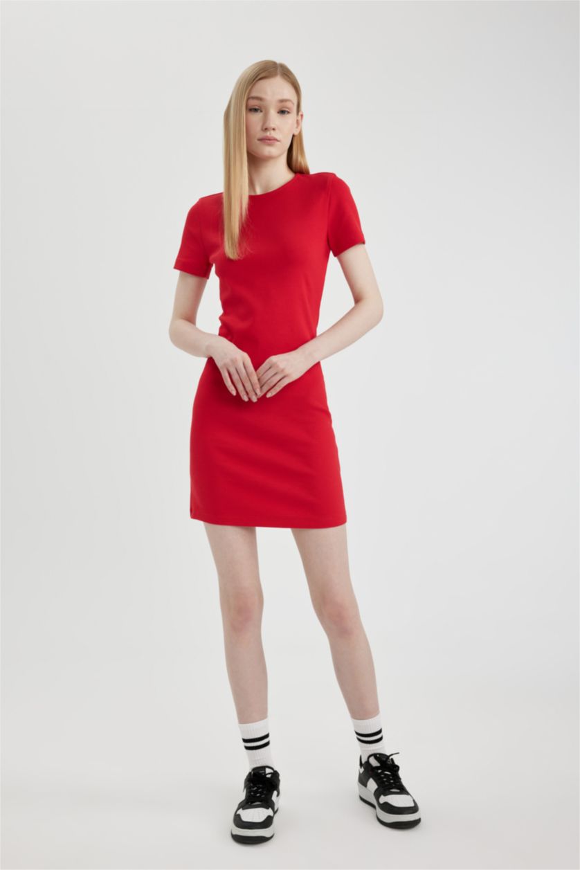 FEMME Rouge Robe courte moulante côtelée à manches courtes et col rond