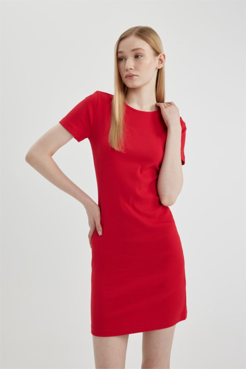 FEMME Rouge Robe courte moulante côtelée à manches courtes et col rond