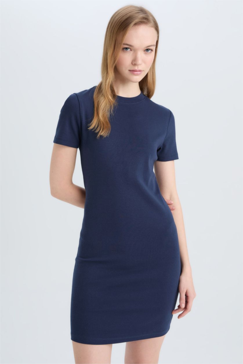 FEMME Marin Robe courte moulante côtelée à manches courtes et col rond