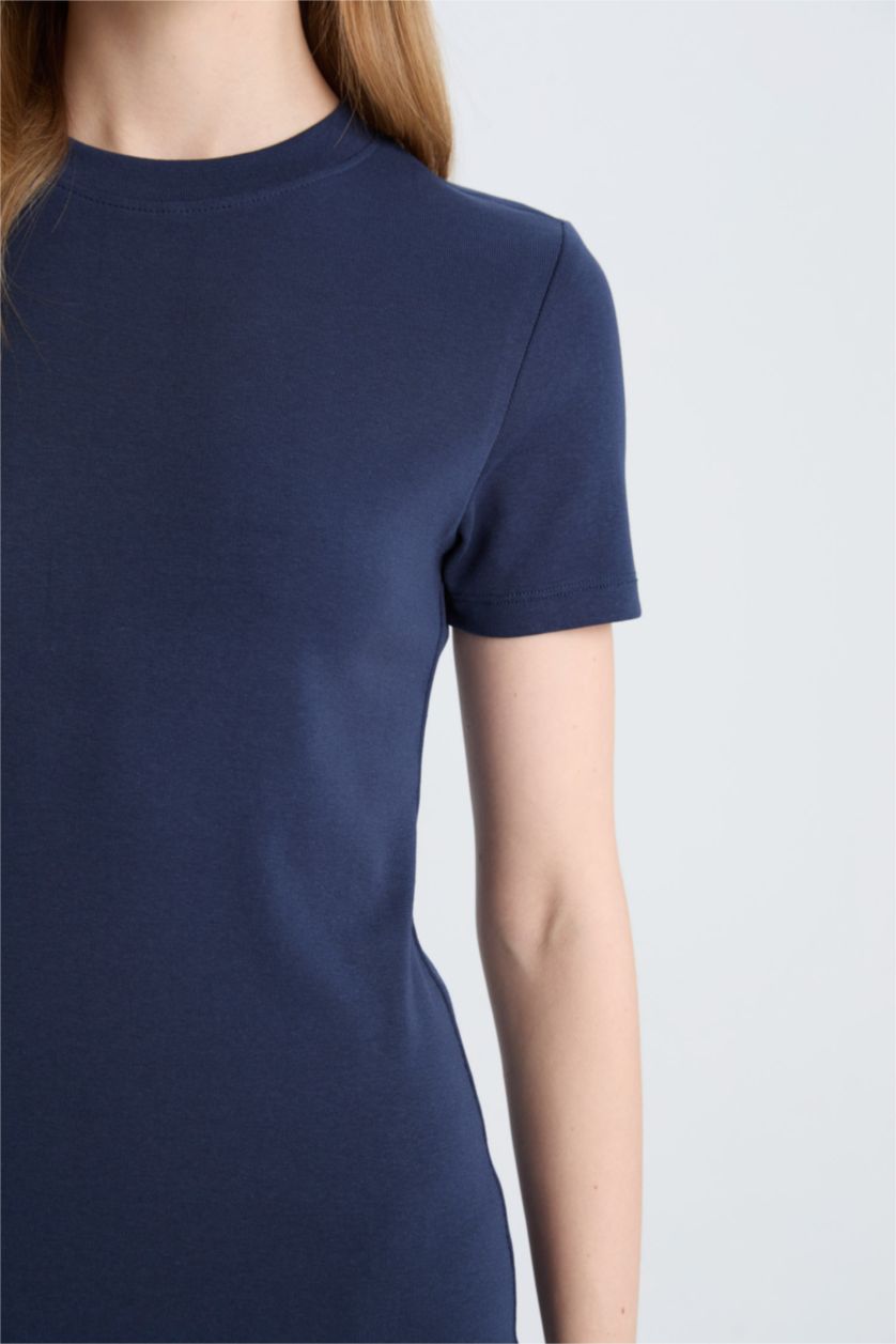 FEMME Marin Robe courte moulante côtelée à manches courtes et col rond