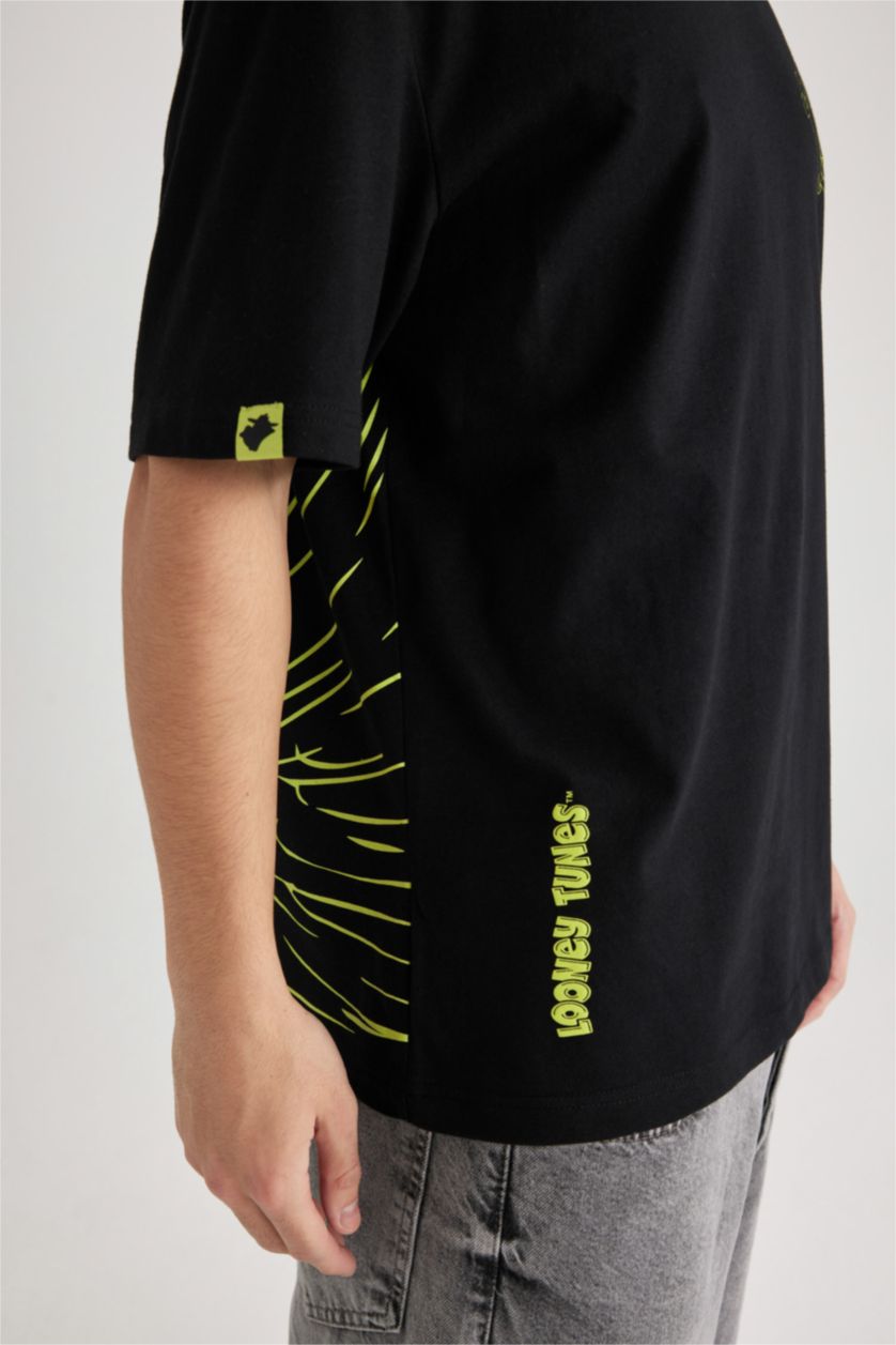 MAN Black Looney Tunes Comfort Fit Crew Neck Printed T-Shirt