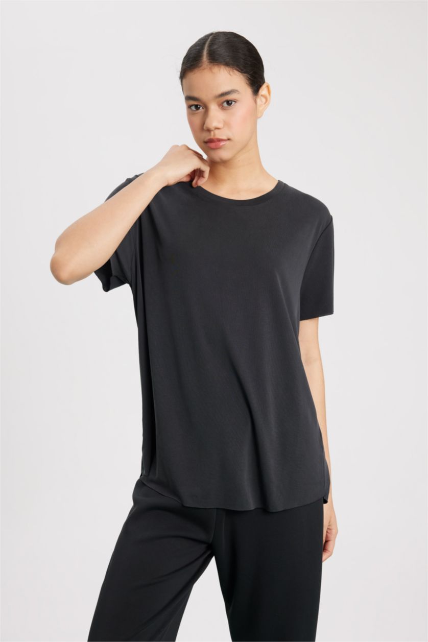 نساء أسود تي شيرت رياضي بريميوم اوفر سايز بياقة مستديرة