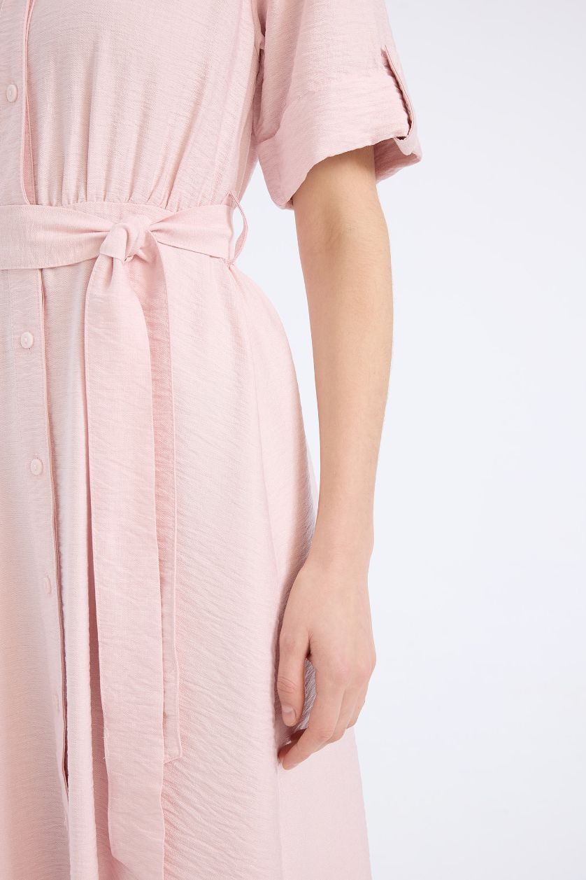 Kadın Açık Pembe Gömlek Yaka Kısa Kollu Kuşaklı Midi Elbise