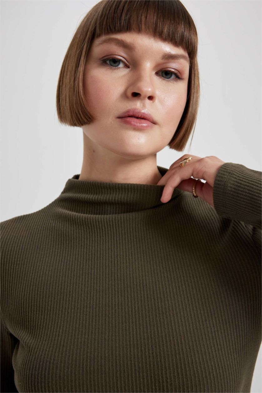 حريمي كاكي بلوزة كم طويل سليم فيت هاي كول