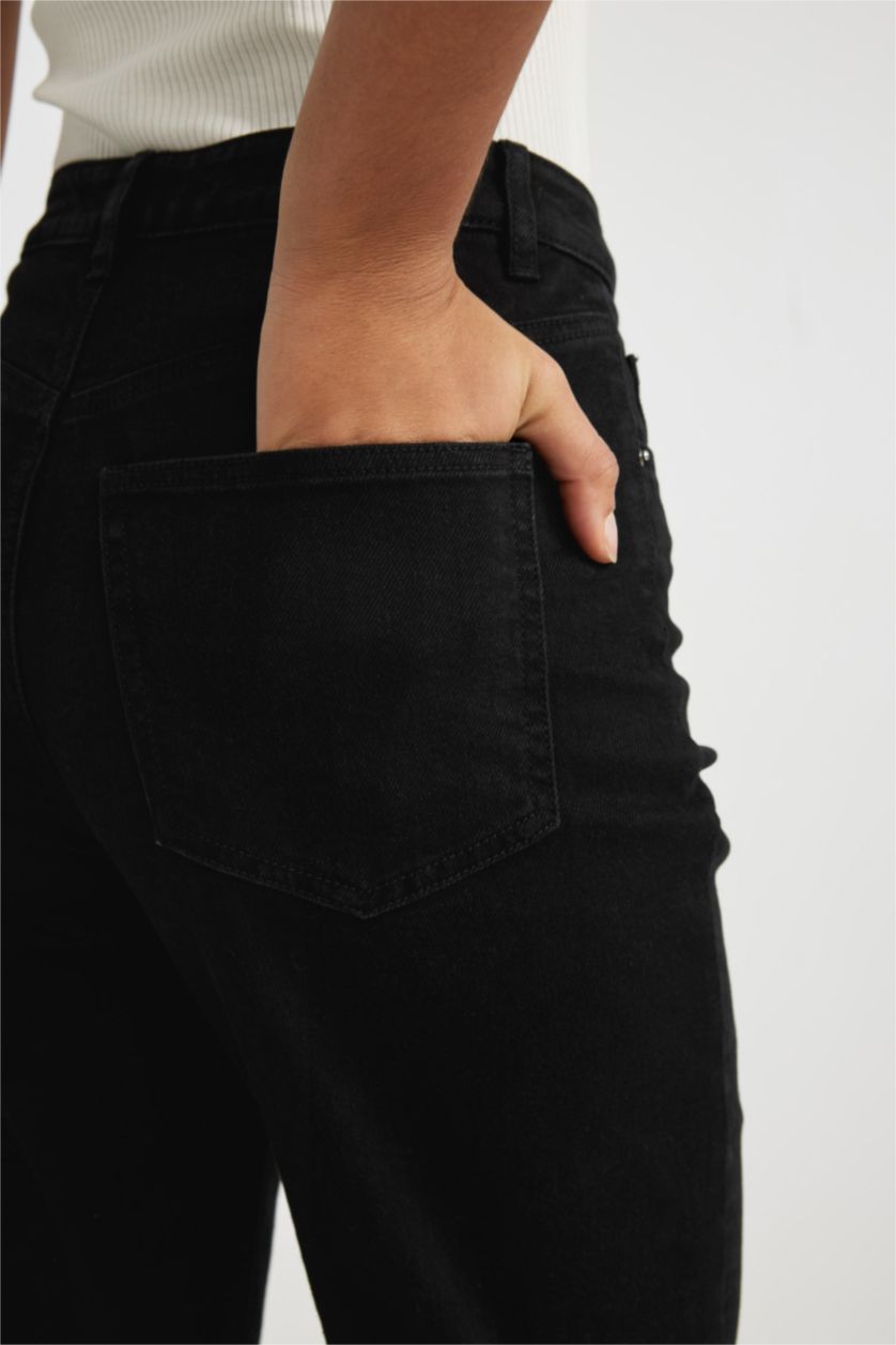 FEMME Noir Mom Jean Confortable à Taille Haute et Jambes Légèrement skinny Modèle Lina Comfort