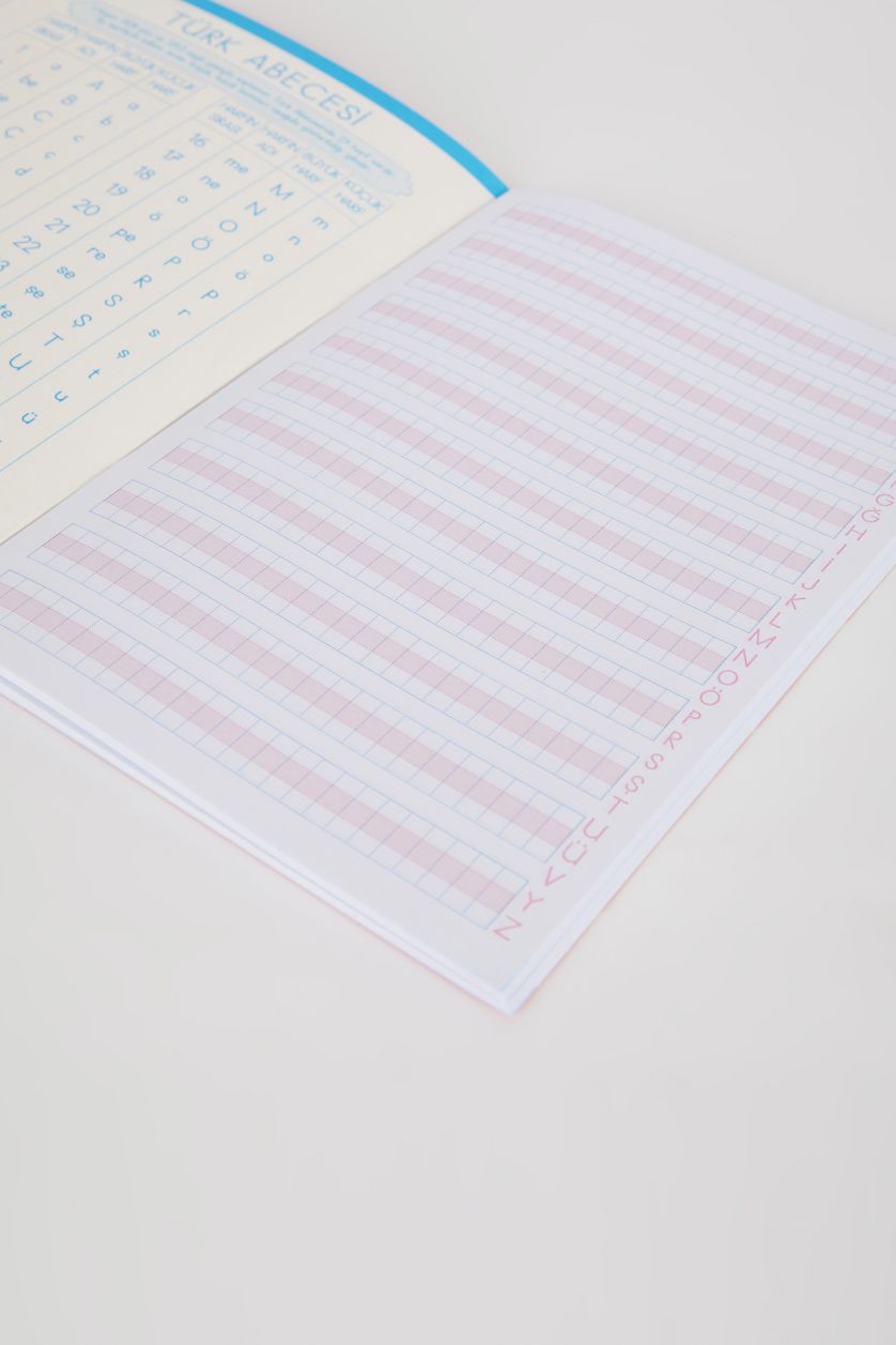 Kadın Neon Fuşya LOL Desenli 14,8x21 cm Yazı Defteri