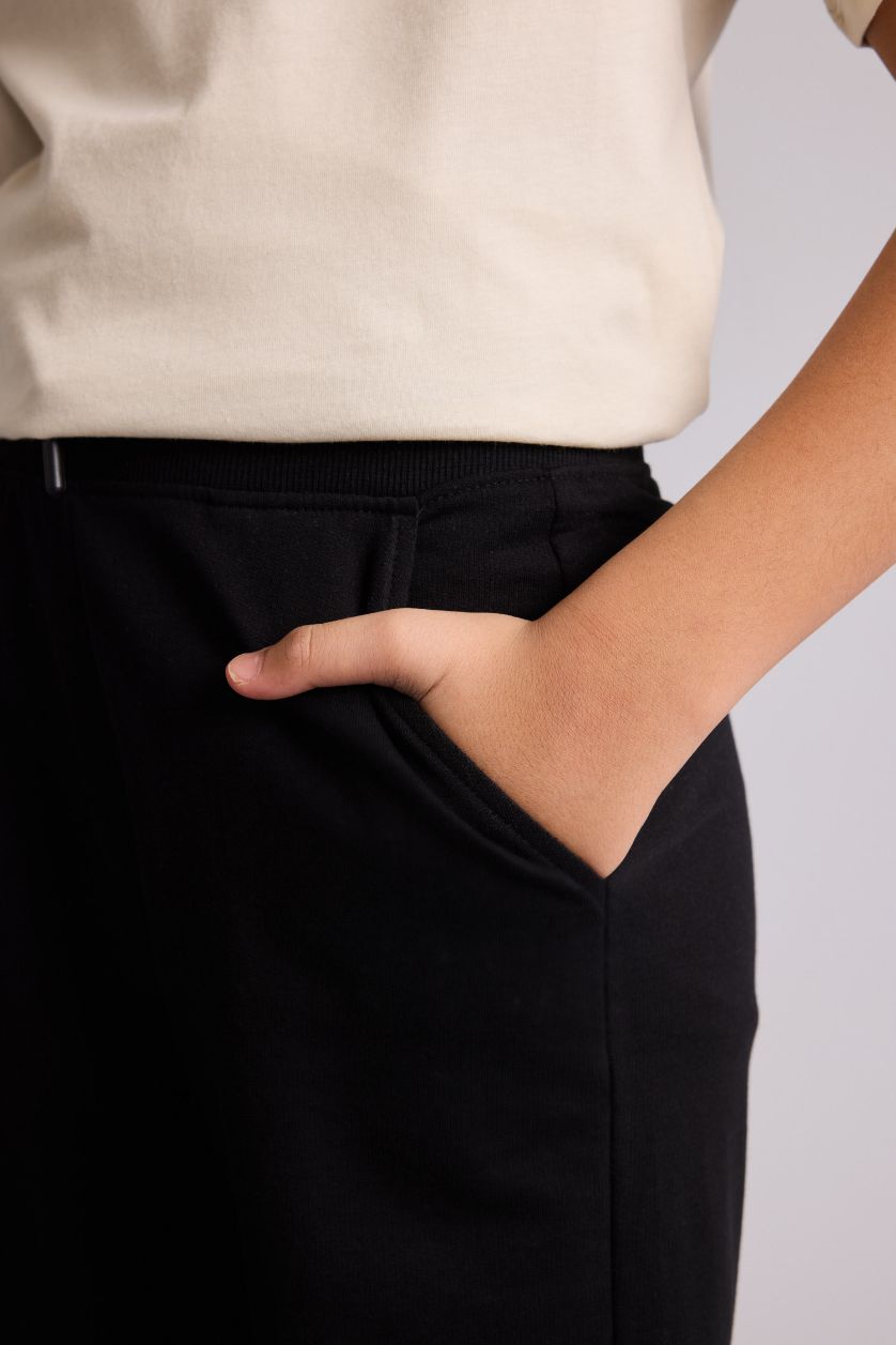 Erkek Çocuk - Genç Erkek Siyah Regular Fıt Sweatshirt Kumaşı Şort Erkek Çocuk