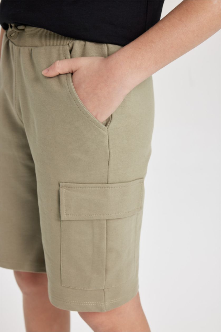 أولاد كاكي فاتح شورت ولادي كارجو قماش رقيق قصة عادية بجيب