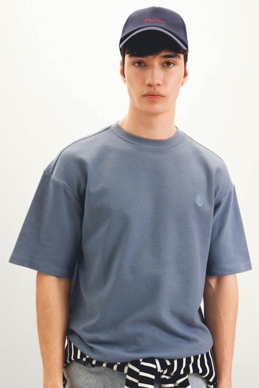 Man Light Indigo Comfort Regular Fit Relaxed Fit Crew Neck Printed T-Shirt