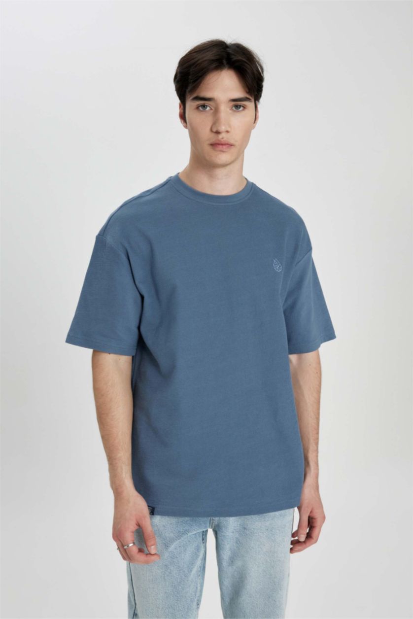 Man Light Indigo Comfort Regular Fit Relaxed Fit Crew Neck Printed T-Shirt