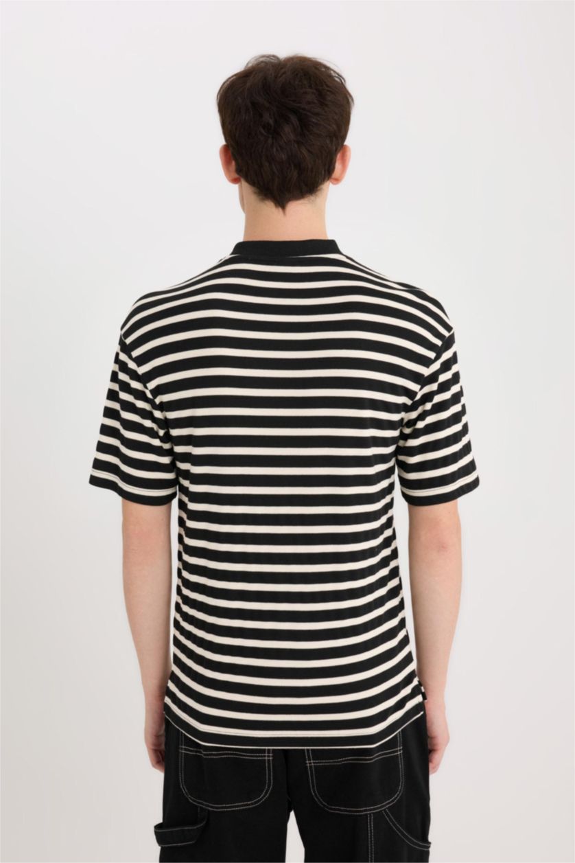 رجالي أسود تيشيرت مخطط نص كم أوفر سايز برقبة مستديرة