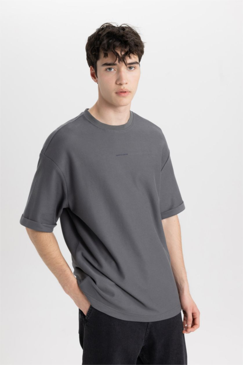 رجالي رمادي تي شيرت قصة مريحة برقبة مستديرة وقماش سميك