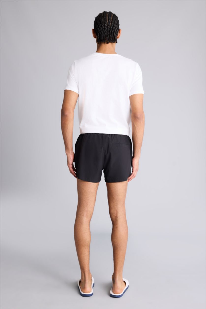 Erkek Siyah Andy Baskılı Esnek Dokulu Kısa Boy Sporcu Deniz Şortu