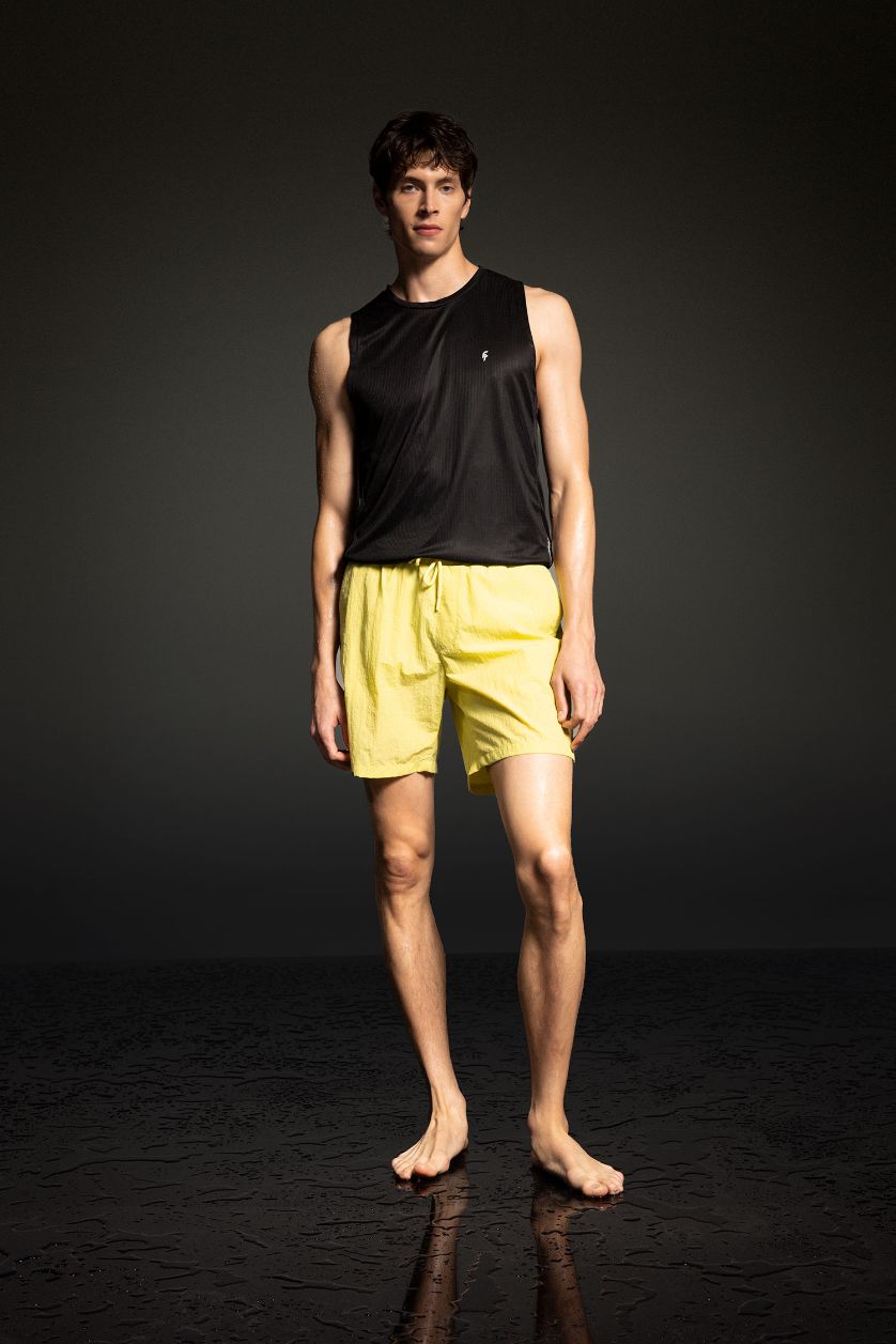 رجال أخضر فاتح شورت بحر قصير قصة عادية من DeFactoFit