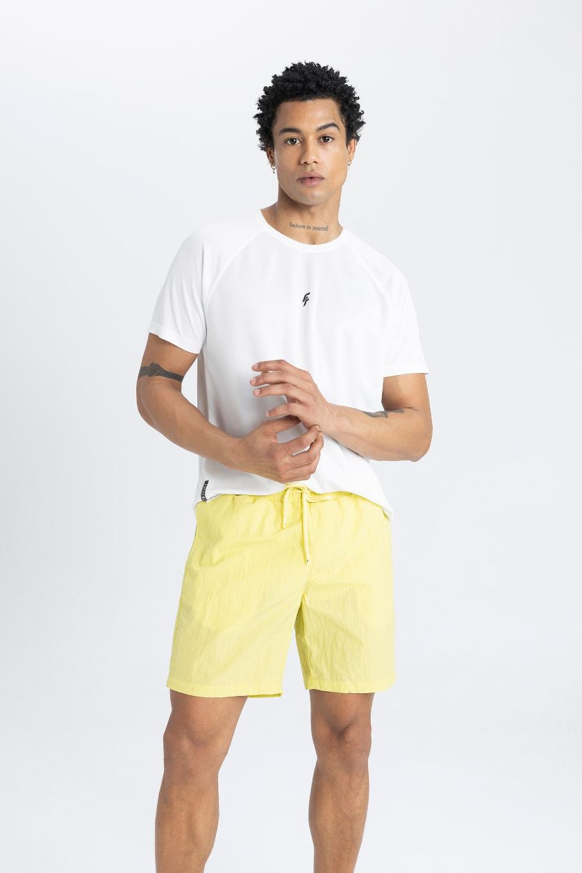 رجال أخضر فاتح شورت بحر قصير قصة عادية من DeFactoFit