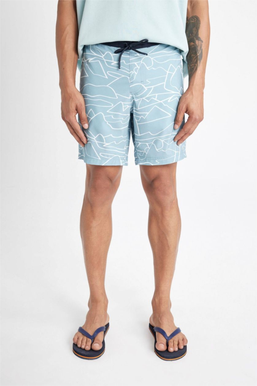 Erkek Açık Mavi Regular Fit Baskılı Esnek Dokulu Diz Boyu Sporcu Deniz Şortu