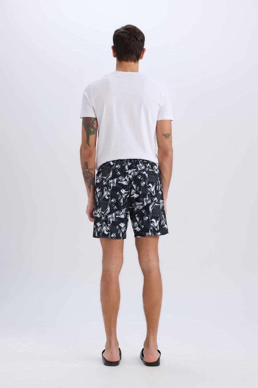 Erkek Siyah Regular Fit Baskılı Esnek Dokulu Diz Boyu Sporcu Deniz Şortu