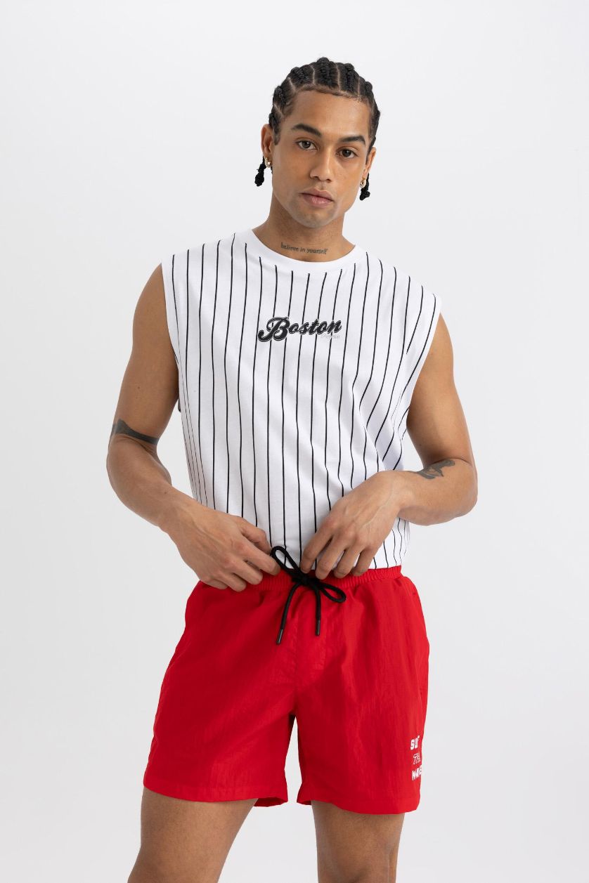 Erkek Kırmızı Baskılı Kısa Boy Sporcu Deniz Şortu