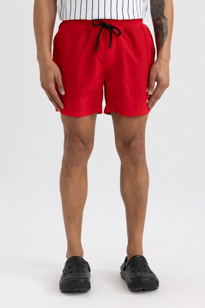 Erkek Kırmızı Baskılı Kısa Boy Sporcu Deniz Şortu
