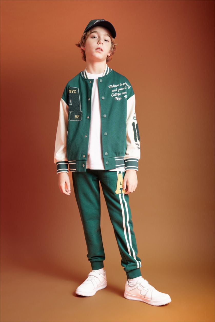 أولاد أخضر غامق سويتر ولادي قصة عادية بياخة مستديرة