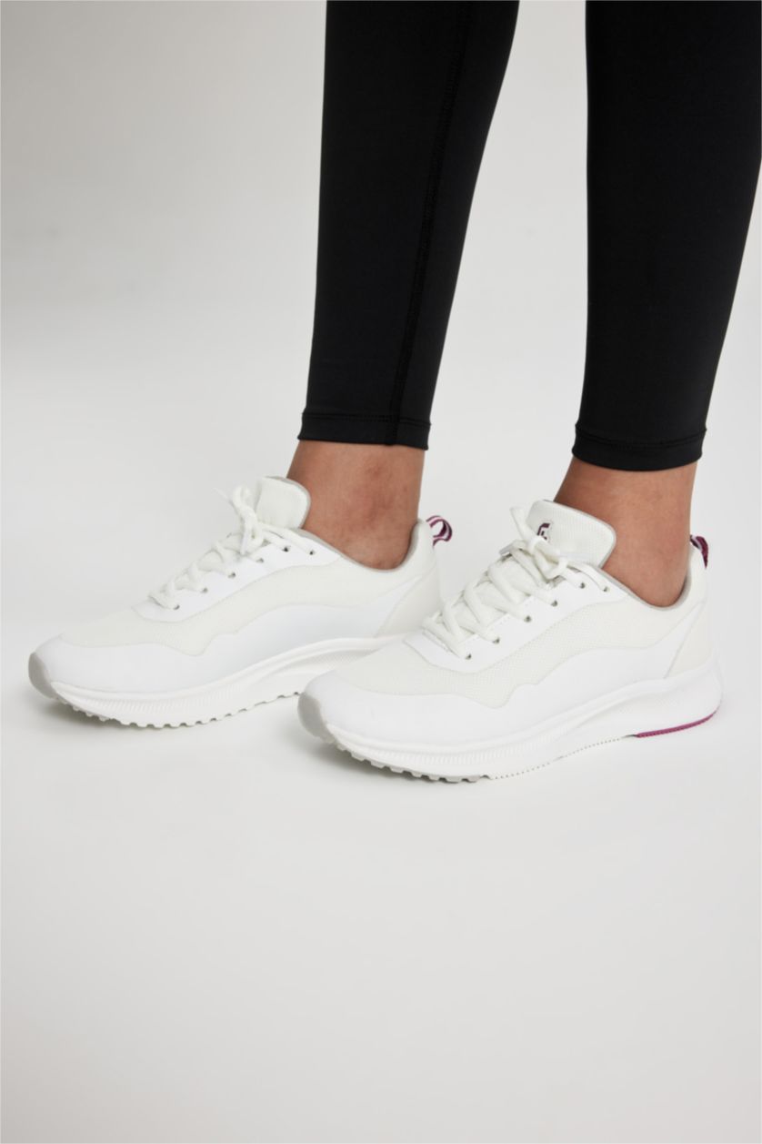 Kadın Beyaz Kadın Tırtıklı Taban Bağcıklı Suni Deri Spor Ayakkabı