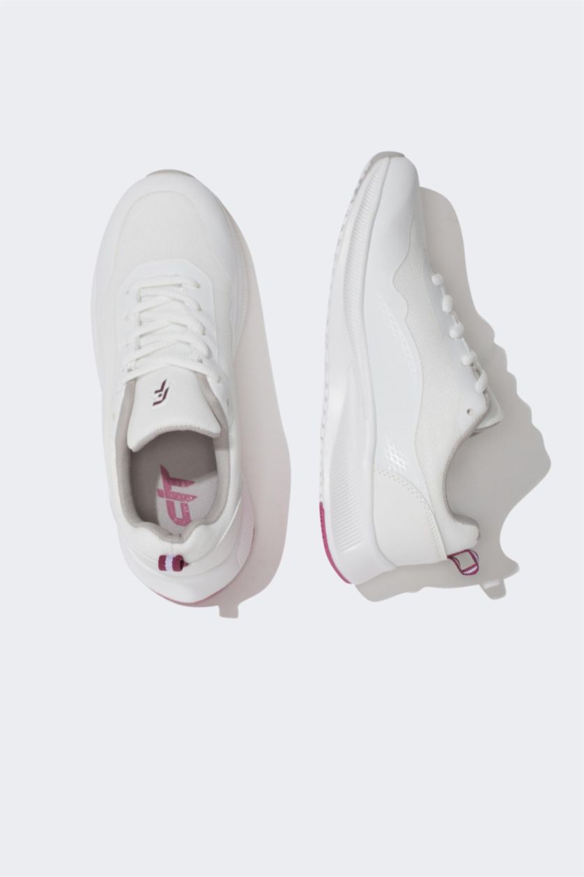 Kadın Beyaz Kadın Tırtıklı Taban Bağcıklı Suni Deri Spor Ayakkabı