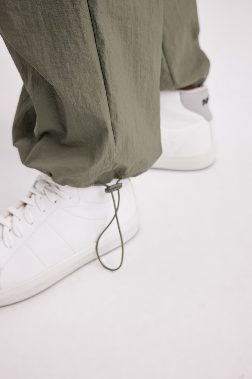 Kadın Açık Haki Oversize Geniş Kalıp Sporcu Paraşüt Pantolon Standart Boy