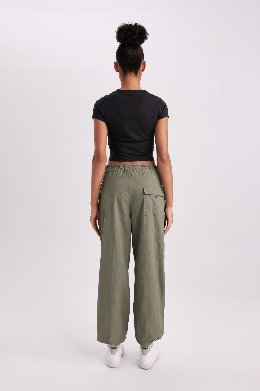 Kadın Açık Haki Oversize Geniş Kalıp Sporcu Paraşüt Pantolon Standart Boy