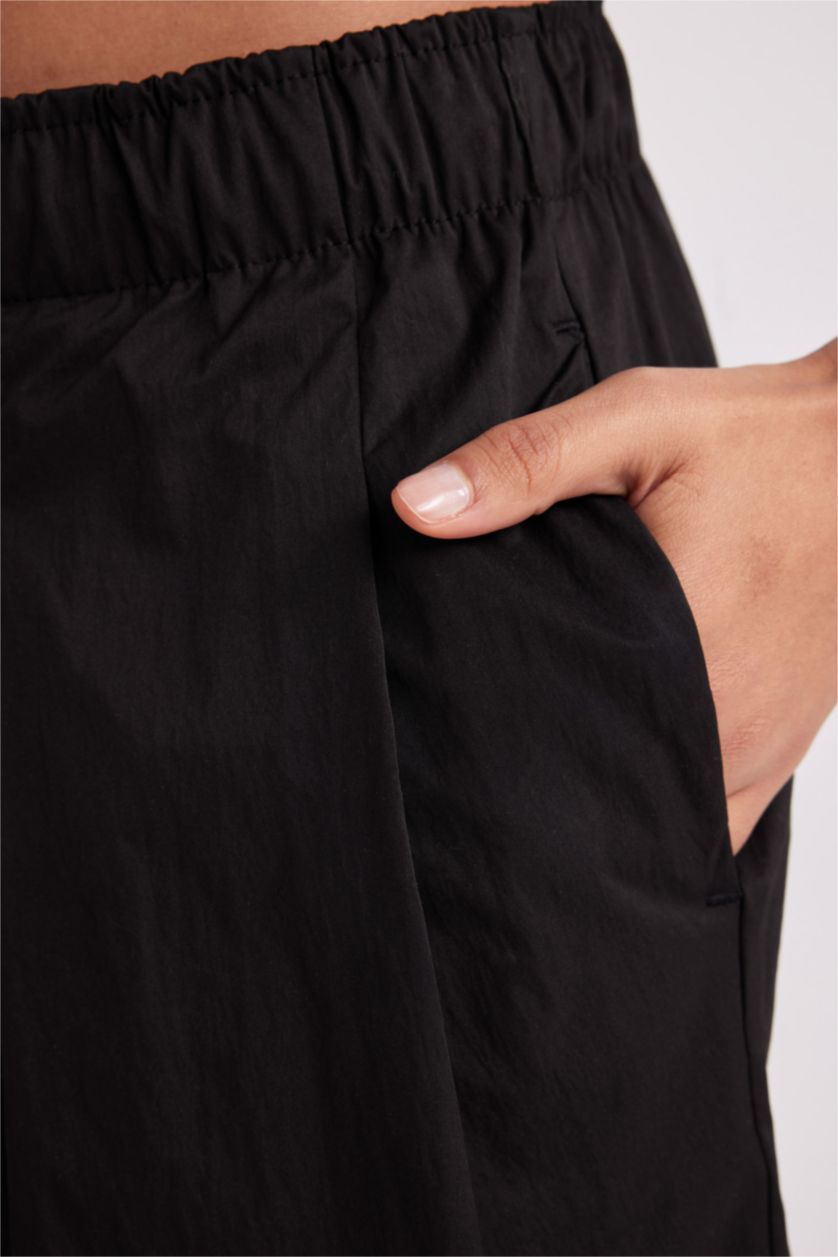 حريمي أسود بنطلون باراشوت اوفر سايز من DeFactoFit