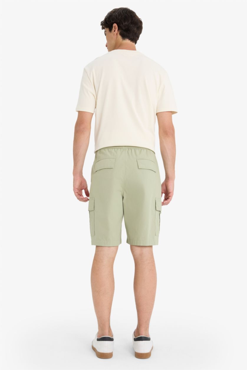 رجال كاكي فاتح شورت كارجو من قطن بقصة مريحة