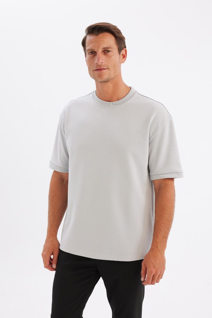 Man Light Grey Oversize Fit Crew Neck Short Sleeve T-Shirt