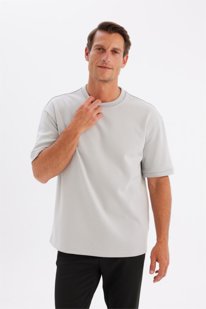 Man Light Grey Oversize Fit Crew Neck Short Sleeve T-Shirt