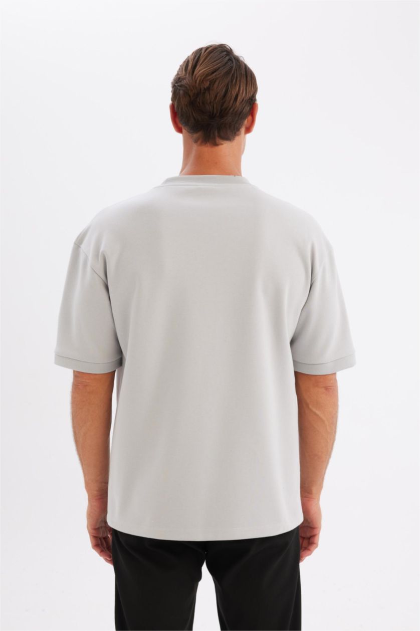 Man Light Grey Oversize Fit Crew Neck Short Sleeve T-Shirt
