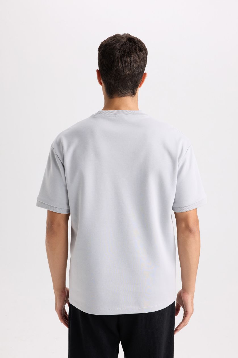 Man Light Grey Oversize Crew Neck Short Sleeve T-Shirt